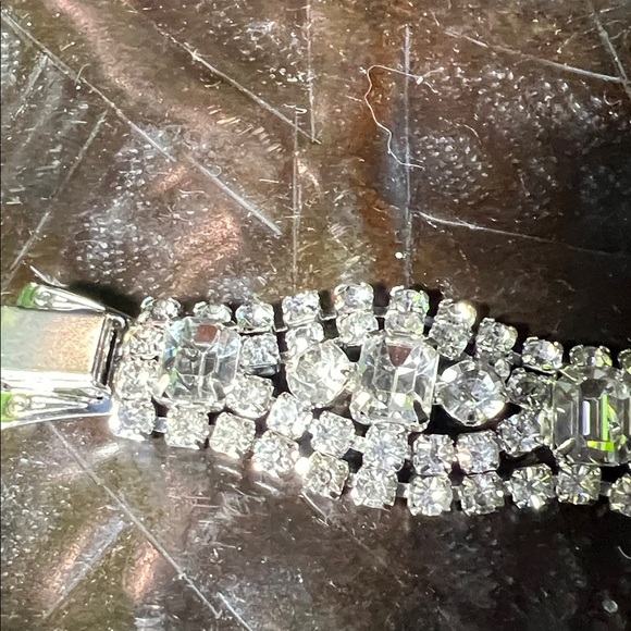 Elegant Silver Crystal Bracelet. WA464 - Picture 4 of 6